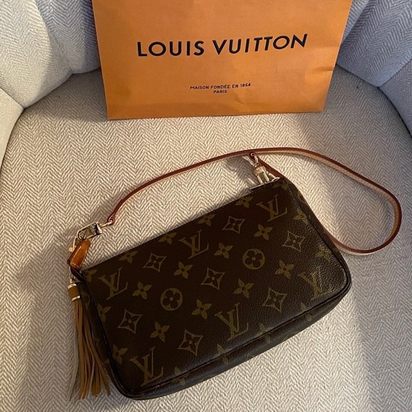 LOUIS VUITTON Authentic Monogram Pochette Accessories w Unbranded Vachetta Strap - Picture 5 of 15